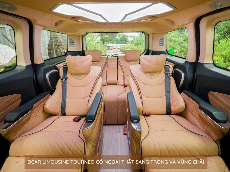 Dcar Limousine Tourneo có ngoại thất sang trọng và vững chãi